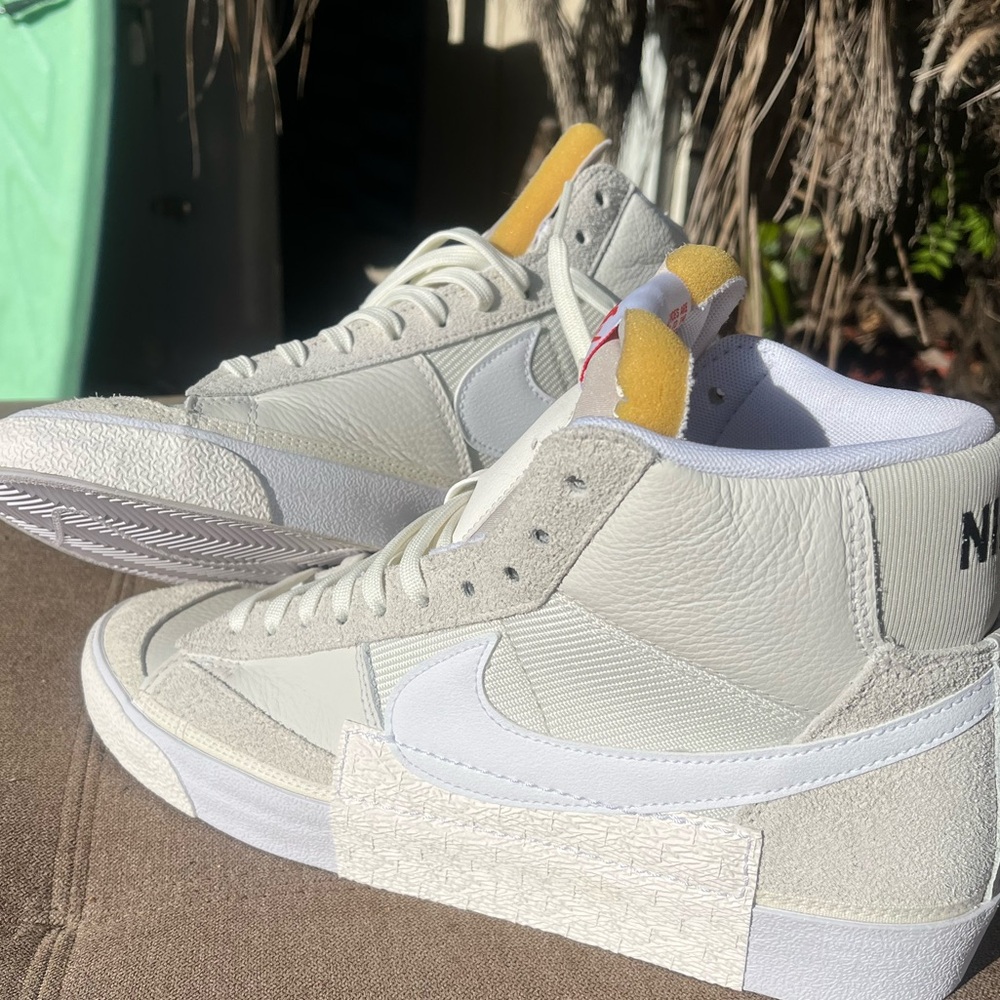 Nike Men's Cream High-Top Sneakers